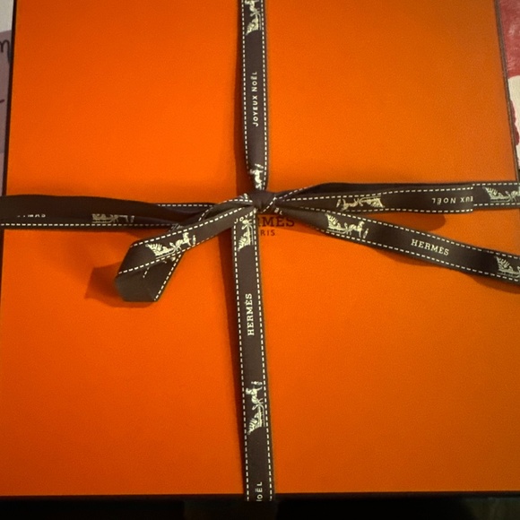 Hermes Bandana - Picture 2 of 3